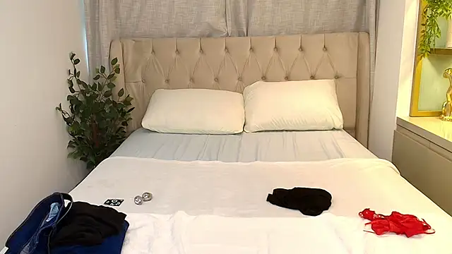 Snapshot of Maxine_Spencer chatting on 02.27.26 Maxine Spencer online show from 02.27.26