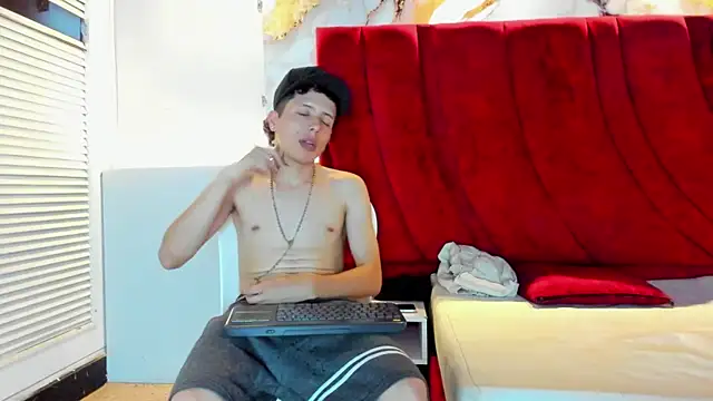 ESTEBAN 2102 online show from 01.16.26