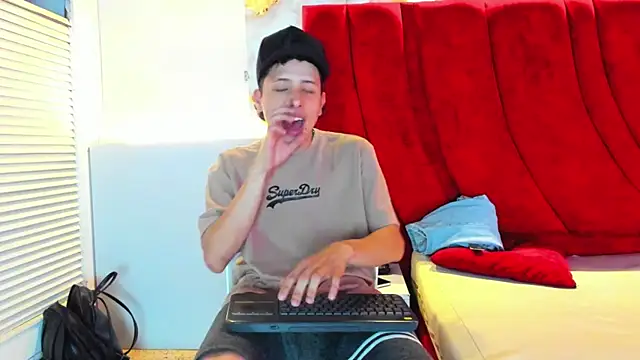 ESTEBAN 2102 online show from 01.17.26