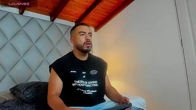 AaronVegaa online show from 01.17.26