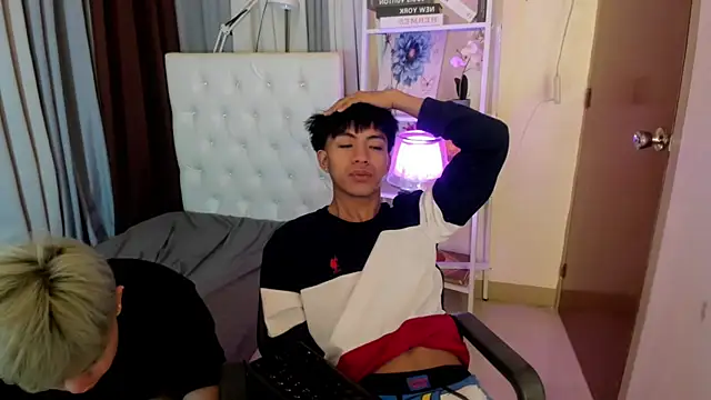 davincihugecock online show from 04.18.26