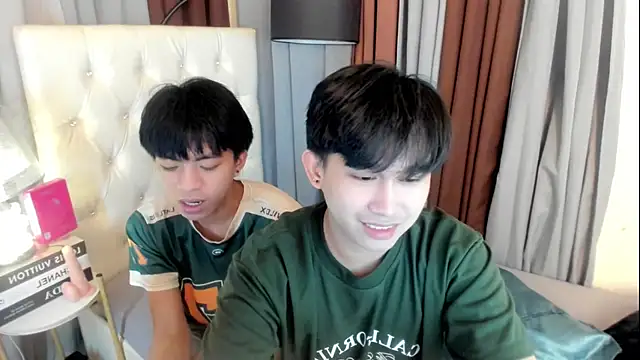 Snapshot of davincihugecock chatting on 06.28.26 davincihugecock online show from 06.28.26