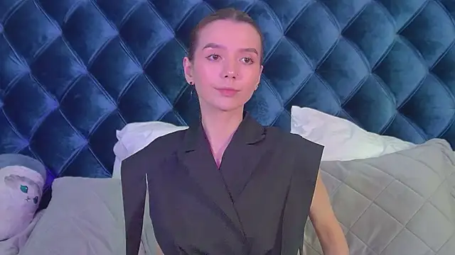 VanessaVienne online show from 04.18.26