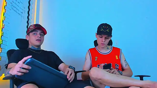 Snapshot of Thomas-Wil chatting on 02.10.26 Thomas-Wil online show from 02.10.26