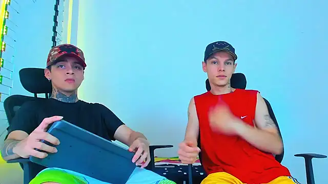 Snapshot of Thomas-Wil chatting on 02.20.26 Thomas-Wil online show from 02.20.26