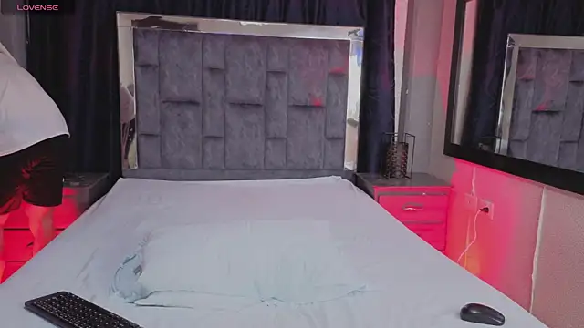 LeoMonnroe online show from 04.13.26