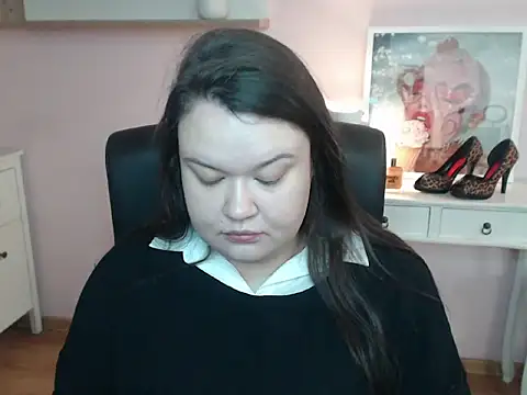 Snapshot of HollyDanceSoul chatting on 02.13.26 HollyDanceSoul online show from 02.13.26