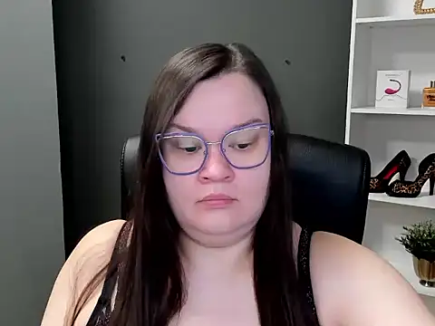 Snapshot of HollyDanceSoul chatting on 02.21.26 HollyDanceSoul online show from 02.21.26