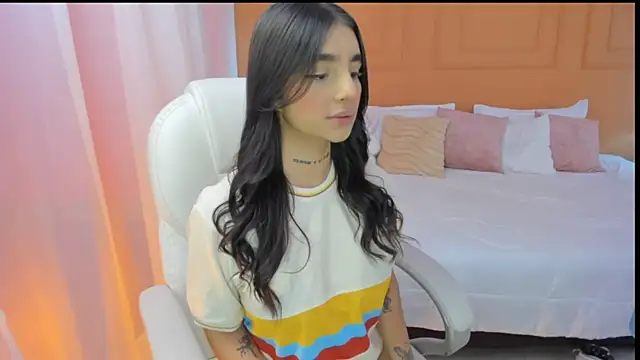 Snapshot of Abriil_cutee chatting on 06.13.26 Abriil cutee online show from 06.13.26