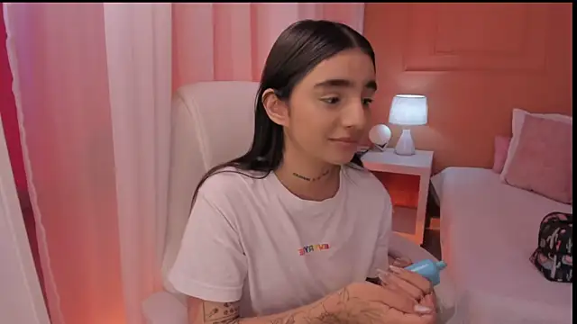 Snapshot of Abriil_cutee chatting on 06.16.26 Abriil cutee online show from 06.16.26