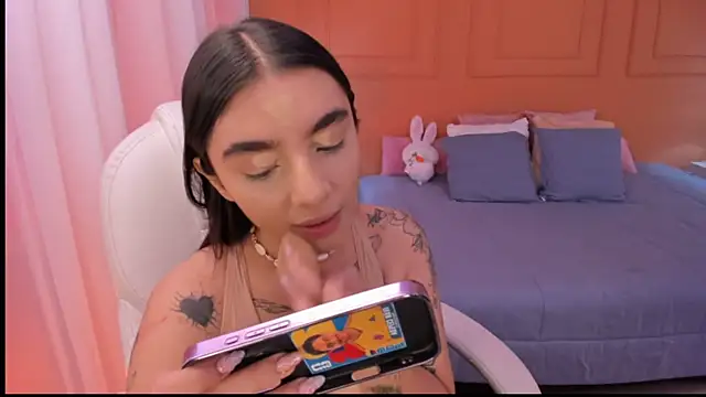 Snapshot of Abriil_cutee chatting on 06.19.26 Abriil cutee online show from 06.19.26