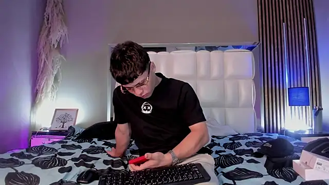 Roger And Ramona online show from 04.19.26