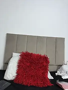 LeslyCooper1 online show from 02.13.26