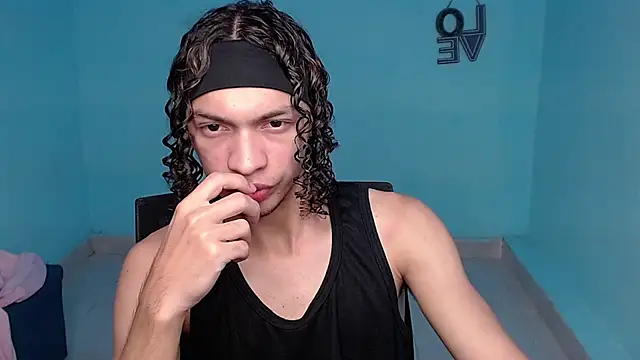 Snapshot of Axel_fox77 chatting on 08.06.26 Axel fox77 online show from 08.06.26