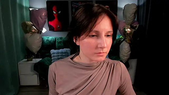 Snapshot of KikaOsterman chatting on 03.04.26 KikaOsterman online show from 03.04.26