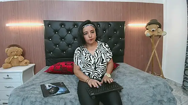 Snapshot of lolitaa_lux chatting on 01.13.26 lolitaa lux online show from 01.13.26