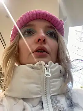 aka Blonde online show from 02.12.26