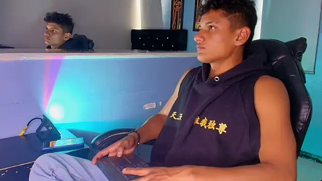 Jamesshott  online show from 01.17.26