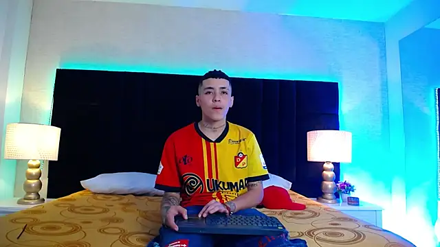 Raven Cox online show from 01.12.26