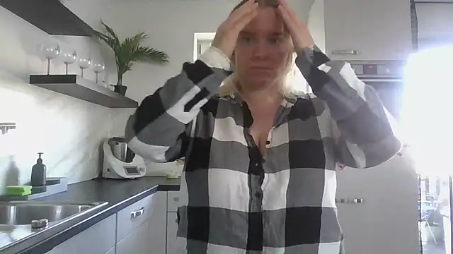 MinchenBienchen98 online show from 03.26.26