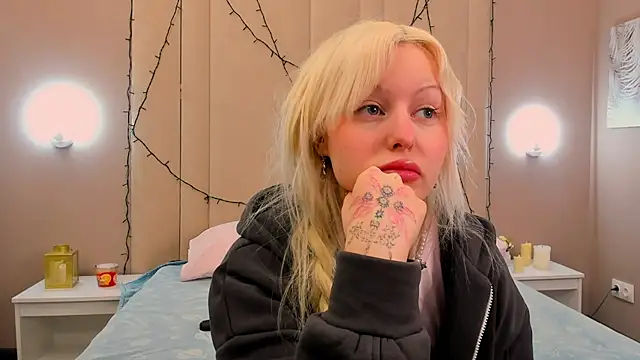 AdeleSilvy online show from 04.20.26