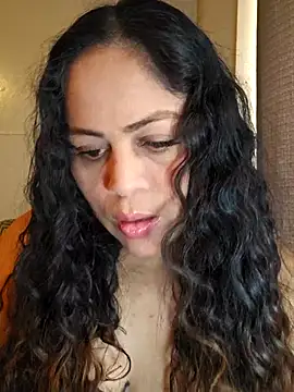 Snapshot of _Zhamira chatting on 03.27.26 Zhamira online show from 03.27.26