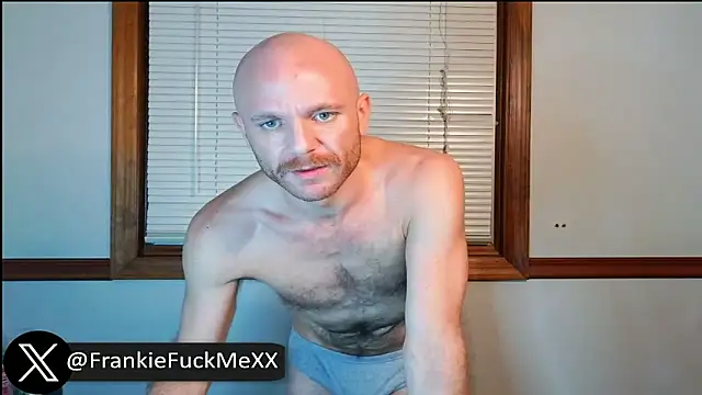 Snapshot of FrankieFuckMe chatting on 06.29.26 FrankieFuckMe online show from 06.29.26
