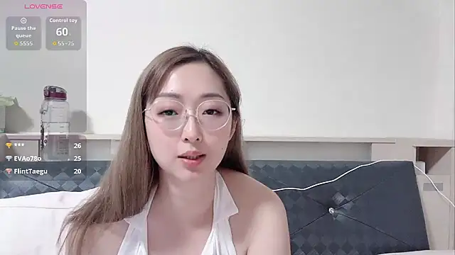 Snapshot of tw_kimi chatting on 02.13.26 tw kimi online show from 02.13.26