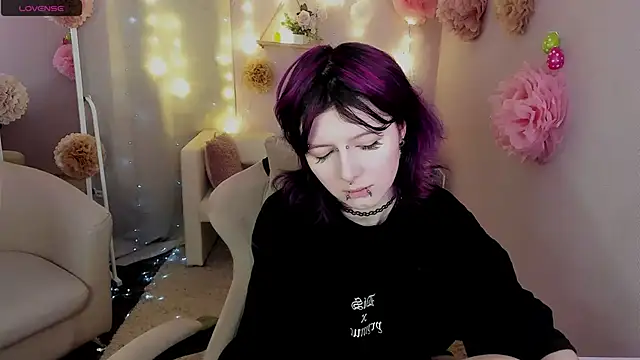 Snapshot of Ashley_Veil chatting on 04.25.26 Ashley Veil online show from 04.25.26