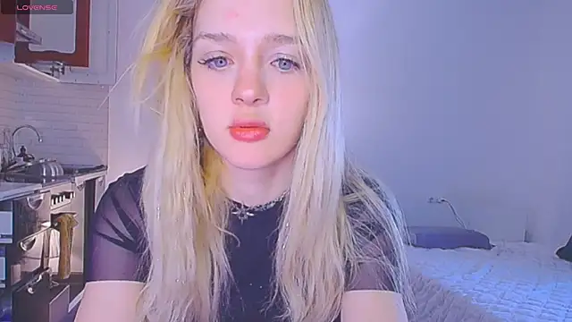 sailormoon666  online show from 04.08.26