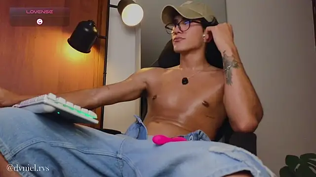 Snapshot of emilio_rivs chatting on 06.22.26 emilio rivs online show from 06.22.26