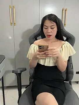 Snapshot of Llabi2k chatting on 07.17.26 Llabi2k online show from 07.17.26