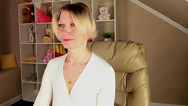 Julie Lucas online show from 03.13.26