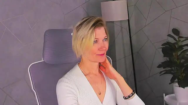 Julie Lucas online show from 03.20.26