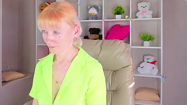 Julie Lucas online show from 03.31.26