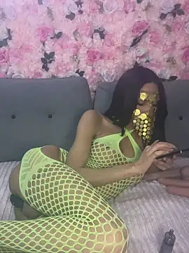 Snapshot of Ines-z chatting on 04.25.26 Ines-z online show from 04.25.26