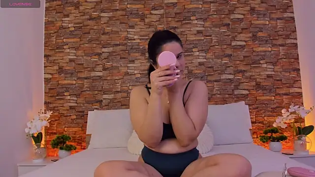 Olivia  Taylor online show from 04.19.26