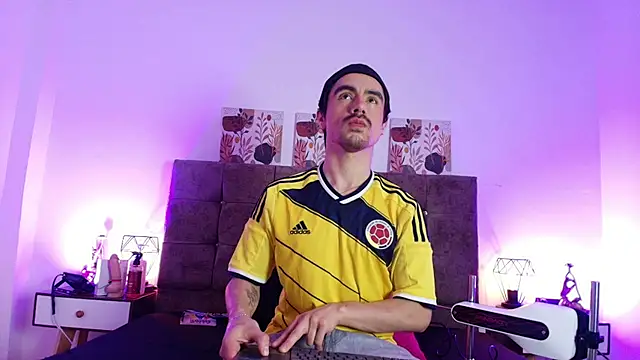 Ethan Briggs  online show from 06.18.26