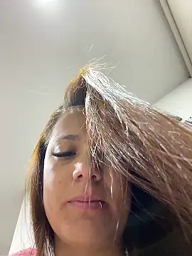 Pretty  Milf online show from 03.17.26