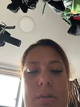 Pretty  Milf online show from 03.22.26