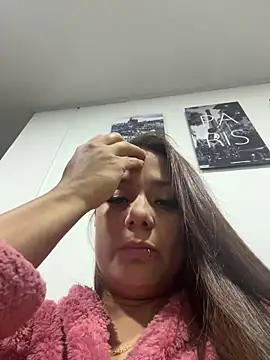 Pretty  Milf online show from 04.04.26