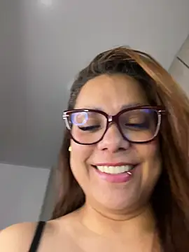 Snapshot of Pretty__Milf chatting on 06.10.26 Pretty Milf online show from 06.10.26