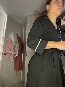 Snapshot of Pretty__Milf chatting on 06.11.26 Pretty Milf online show from 06.11.26
