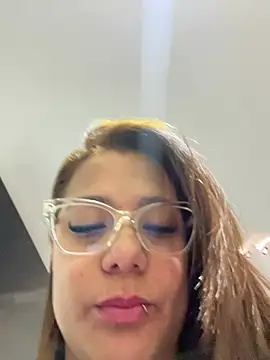Snapshot of Pretty__Milf chatting on 06.21.26 Pretty Milf online show from 06.21.26