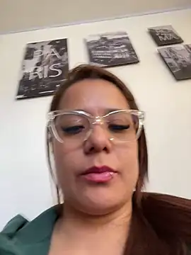 Snapshot of Pretty__Milf chatting on 07.17.26 Pretty Milf online show from 07.17.26