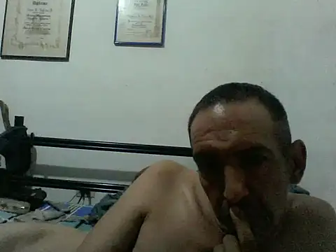 Snapshot of guevo14cm3 chatting on 02.16.26 guevo14cm3 online show from 02.16.26