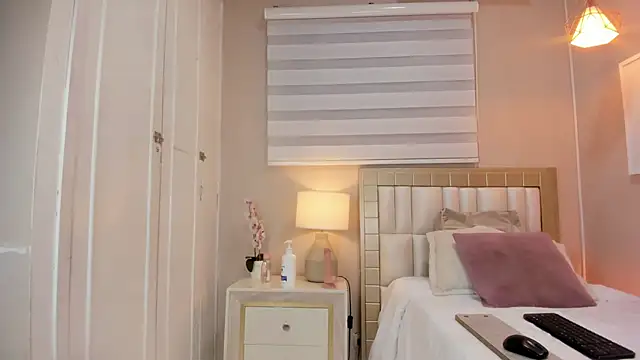 isabela  x online show from 03.21.26