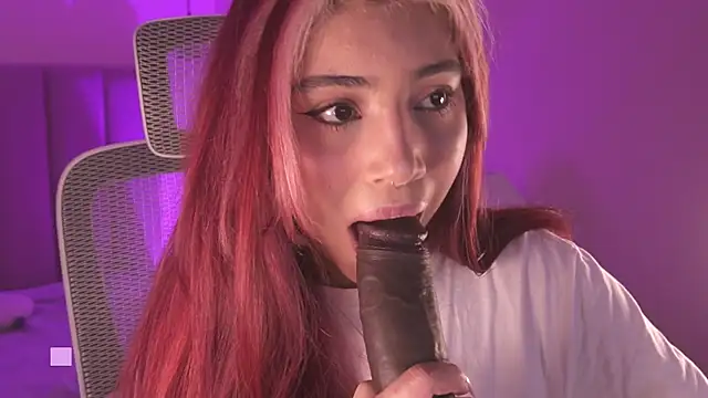 Dakota velvet  online show from 04.11.26