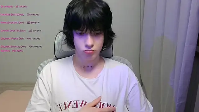 Snapshot of LeonBoykisser chatting on 02.04.26 LeonBoykisser online show from 02.04.26