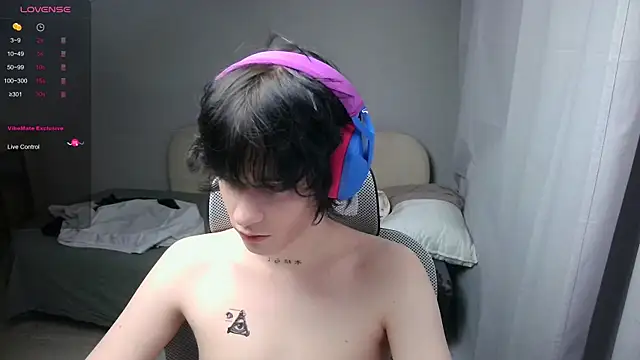 Snapshot of LeonBoykisser chatting on 02.13.26 LeonBoykisser online show from 02.13.26